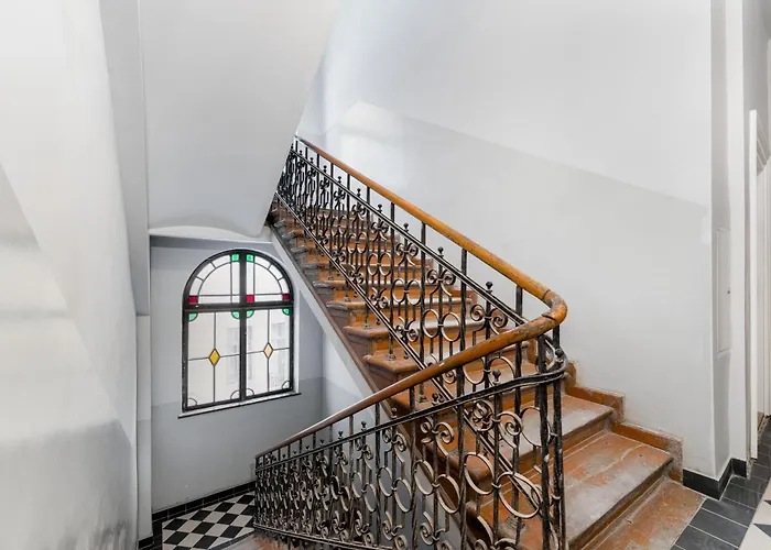 Jozefinska Deluxe By Bookinghost *