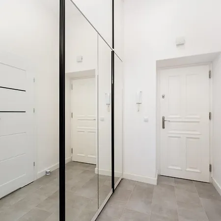 Jozefinska Deluxe By Bookinghost *