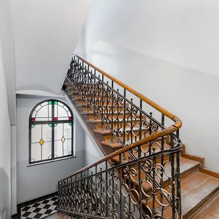 Jozefinska Deluxe By Bookinghost *