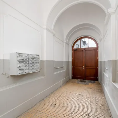 Jozefinska Deluxe By Bookinghost